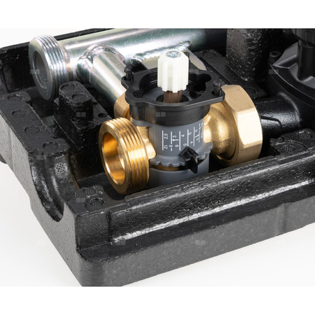 Grupa pompowa AFRISO PrimoTherm K 180-2 DN 25 AP 3-WM-SM GZ x GW 1 1/2'' x 1'', z zaworem mieszającym, z izolacją, z pompą obiegową AFRISO APH 361 25-7/180 mm, z siłownikiem arm 343 proclick