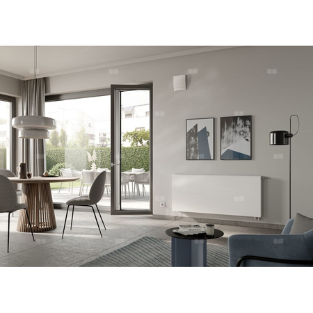 Kermi®x-flair® Line-V typ 33 905x605 biały,10 bar, zaworowy prawy, z osłonami